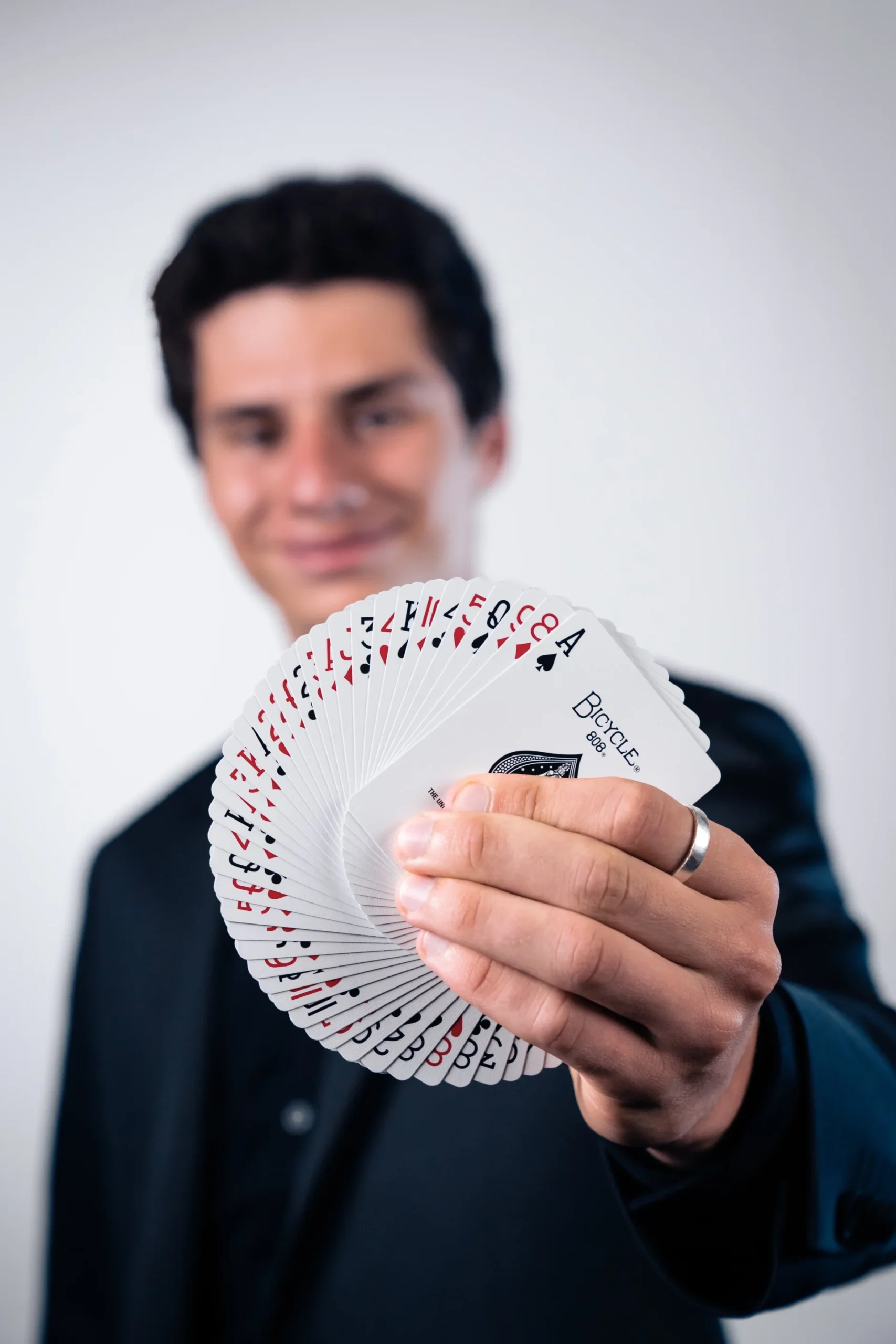 Austyn Artiste Magicien & Mentaliste Professionnel