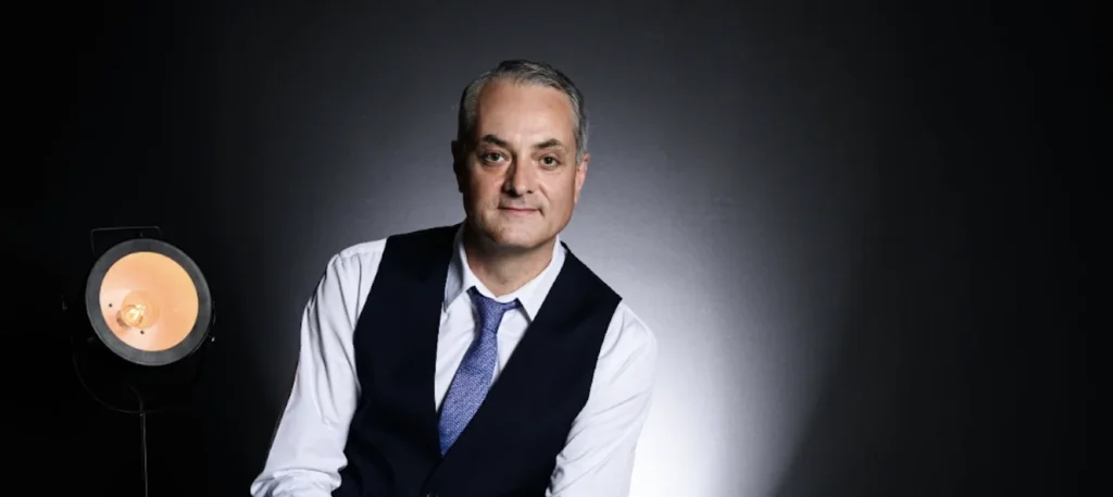 Baptiste - (r)Eveilleur de senS - Magicien Mentaliste Hypnotiseur
